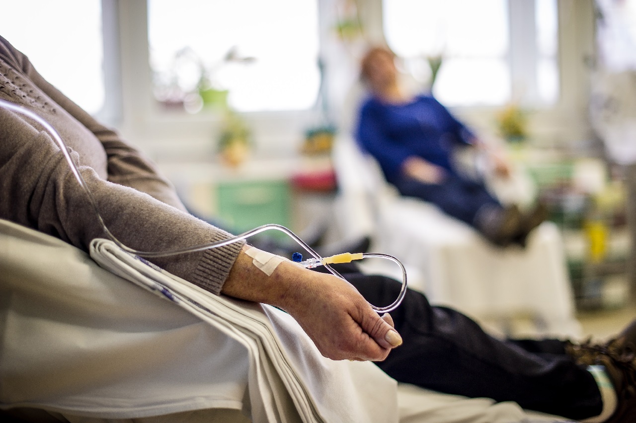 Fatores Associados à Doença Axilar Adicional em Pacientes com Linfonodos Sentinela Positivos Após Quimioterapia Neoadjuvante para Câncer de Mama